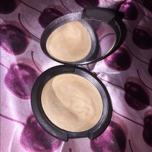 Becca moonstone cream highlight